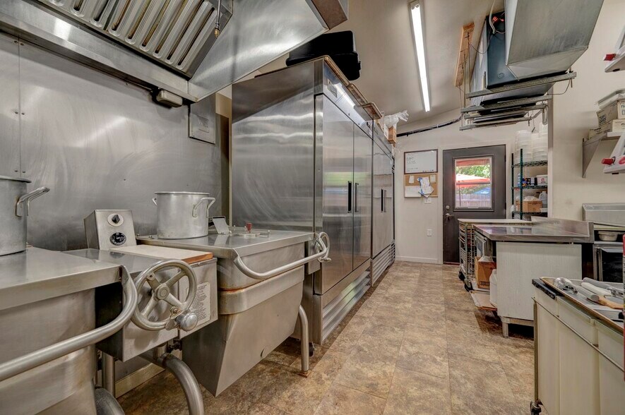 More Photos Of 100 Hill Ave, Spirit Lake Restaurant For Sale