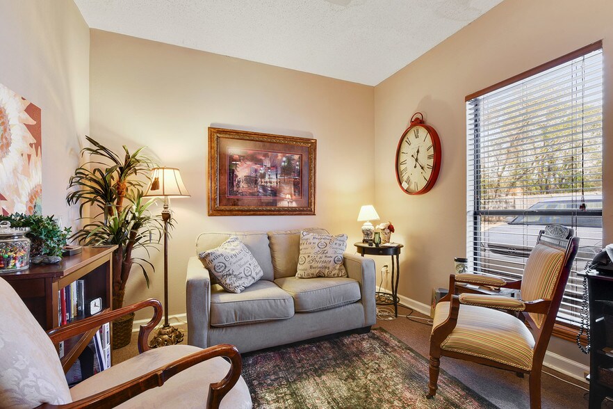 More Photos Of 113 Flagg Pl, Lafayette Medical For Lease