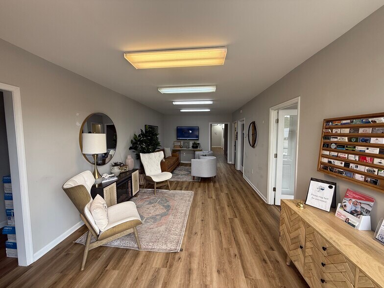 More Photos Of 325 N Main St, Kernersville Office For Sale