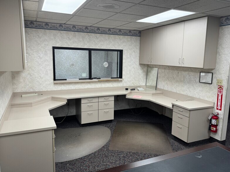 More Photos Of 1501 N Water St, Decatur Office For Sale