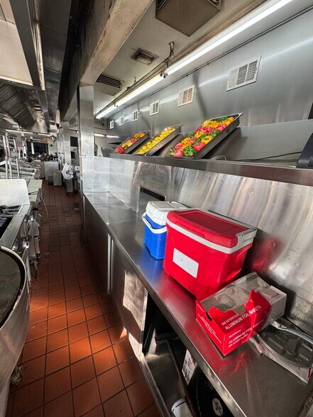 More Photos Of 1266 S E St, San Bernardino Service Station For Sale