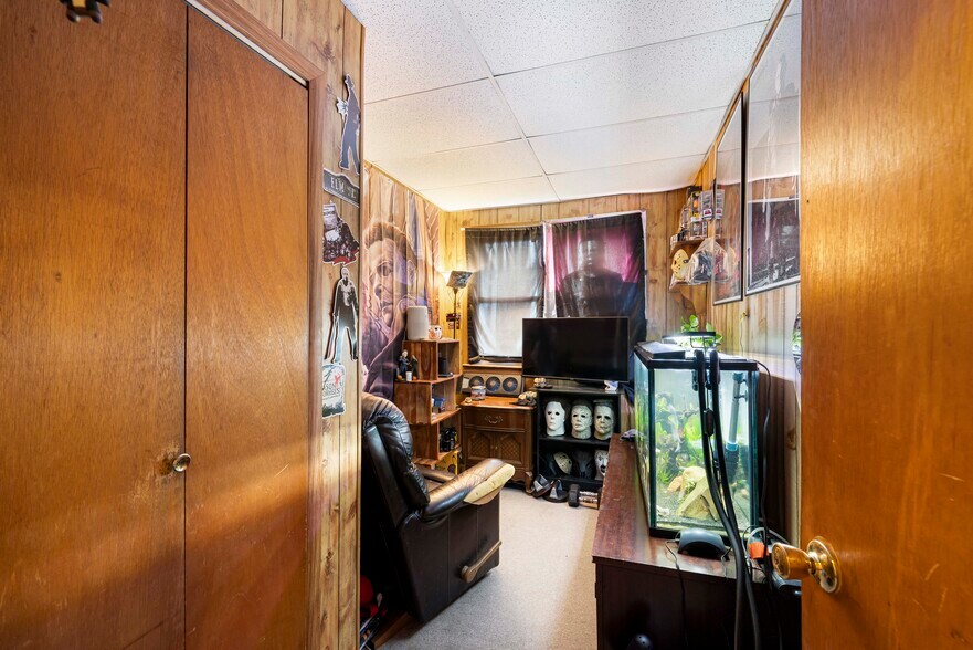 More Photos Of 46 Marion St, Port Reading Restaurant For Sale