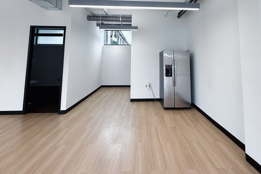 More Photos Of 1111 Hawthorne Ln, Charlotte Office For Lease