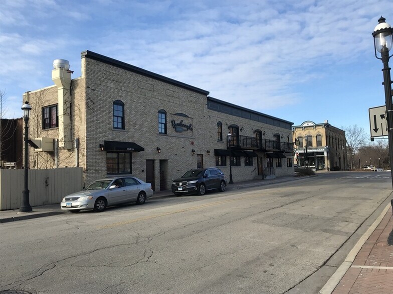 More Photos Of 101 W Main St, West Dundee Restaurant For Sale