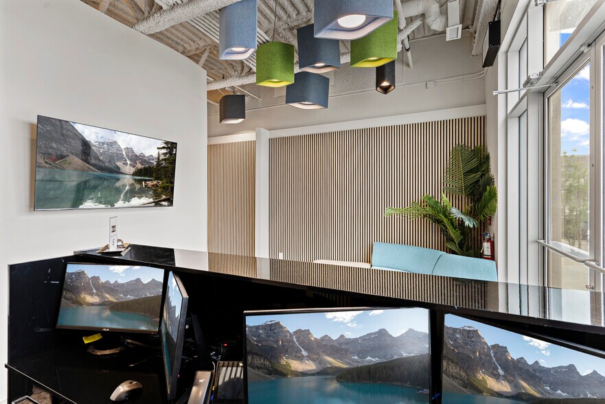 More Photos Of 4310 104 Ave NE, Calgary Storefront For Sale