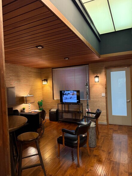 More Photos Of 31340 Via Colinas, Westlake Village Light Distribution For Lease