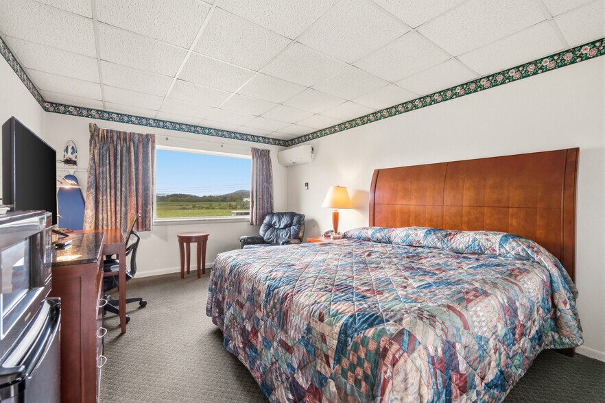 More Photos Of 6920 Motor Inn Dr, Huntingdon Hotel For Sale