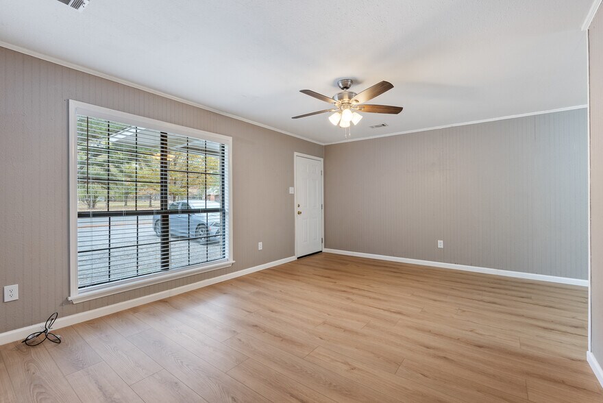 More Photos Of 16 Linder Rd, Greenbrier Apartments For Sale