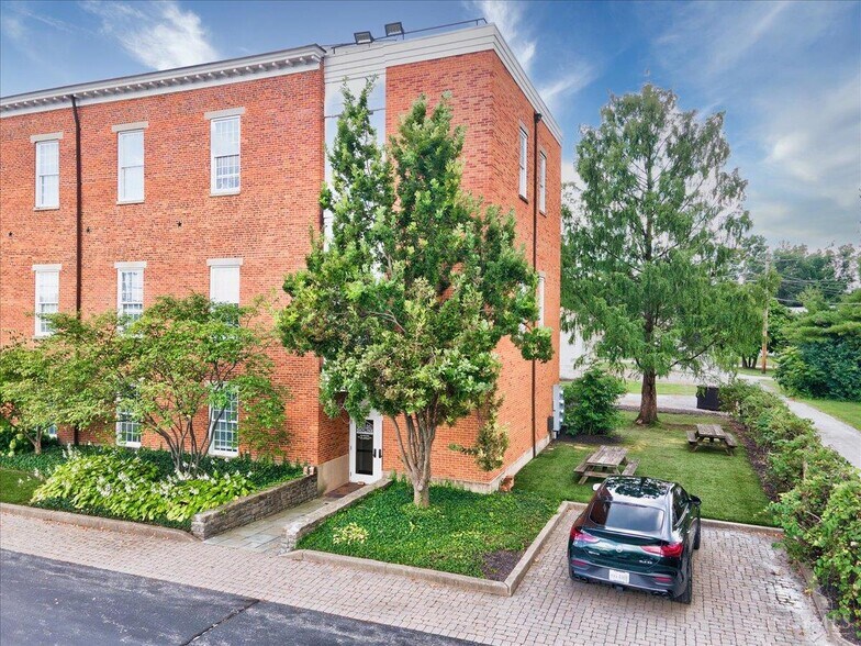 More Photos Of 3607 Church St, Cincinnati Loft Creative Space For Lease