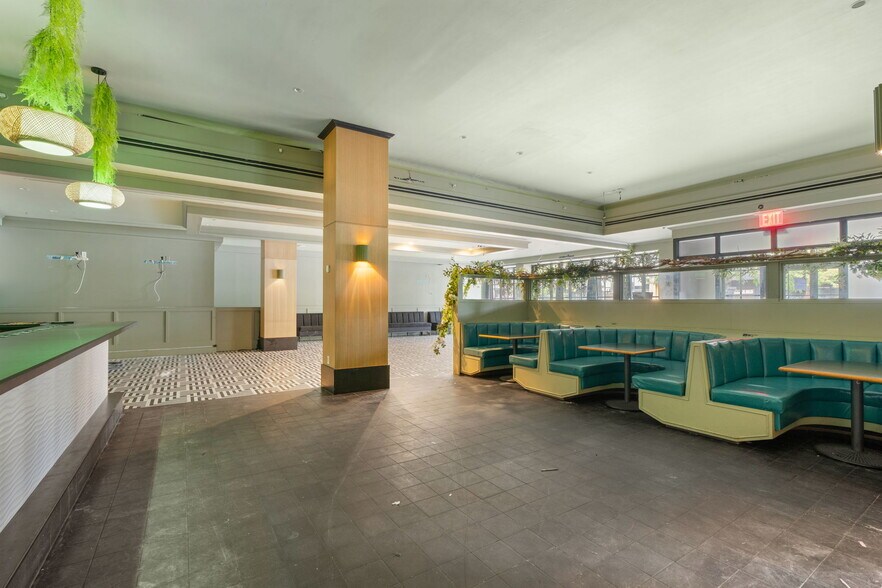 More Photos Of 24 Navy Pier Ct, Staten Island Restaurant For Lease