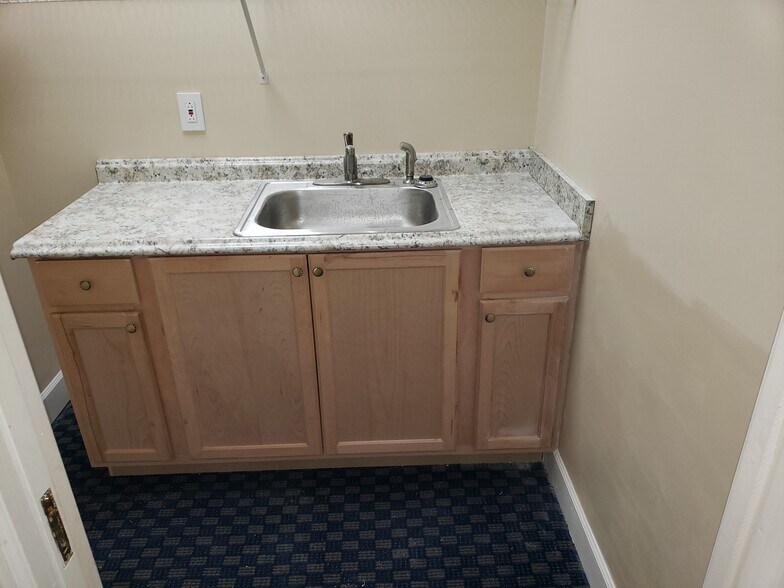 More Photos Of 2340 Perimeter Park Dr, Atlanta Office Residential For Lease