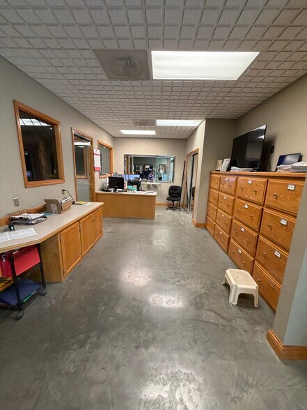 More Photos Of 6601 Royal St, Pleasant Valley Warehouse For Sale