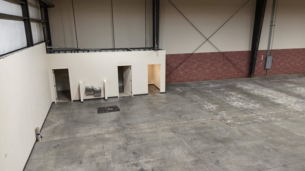 More Photos Of 617 Winmoore Way, Modesto Warehouse For Lease