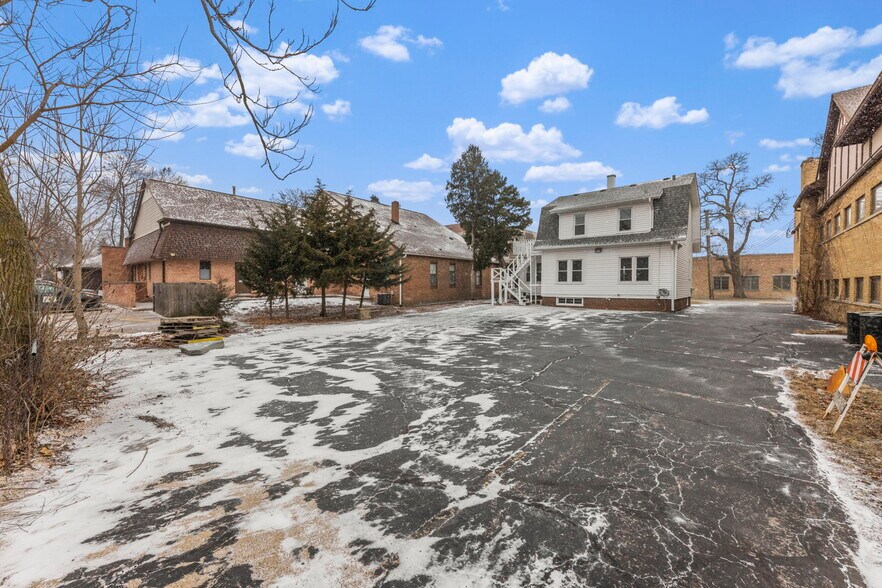 More Photos Of 305 S Naperville Rd, Wheaton Office For Sale