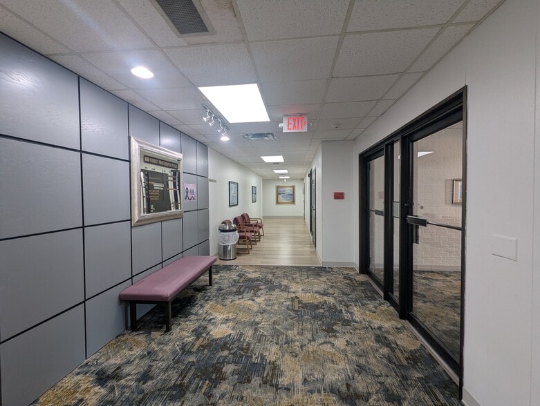 More Photos Of 1323 S 27th St, Nederland Medical For Sale