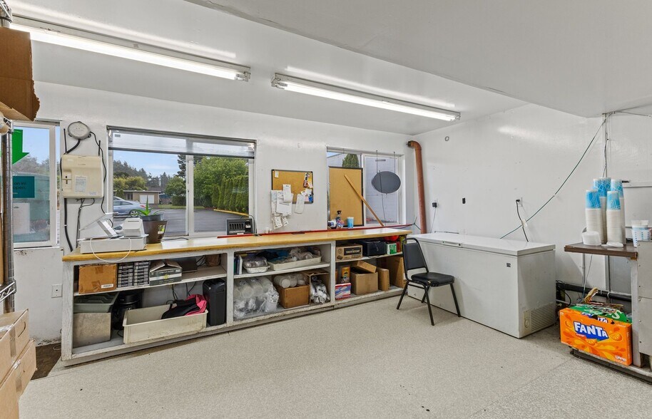 More Photos Of 1175 Newmark Ave, Coos Bay Restaurant For Sale