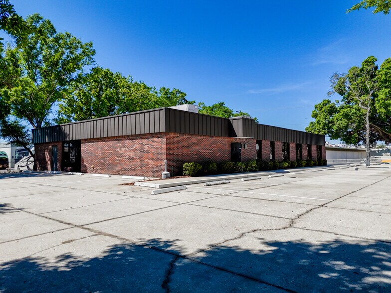 More Photos Of 5421 N 59th St, Tampa Office For Sale