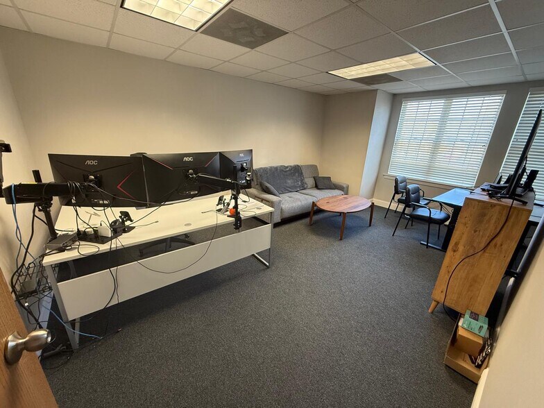 More Photos Of 271 US Highway 46, Fairfield Office Residential For Lease