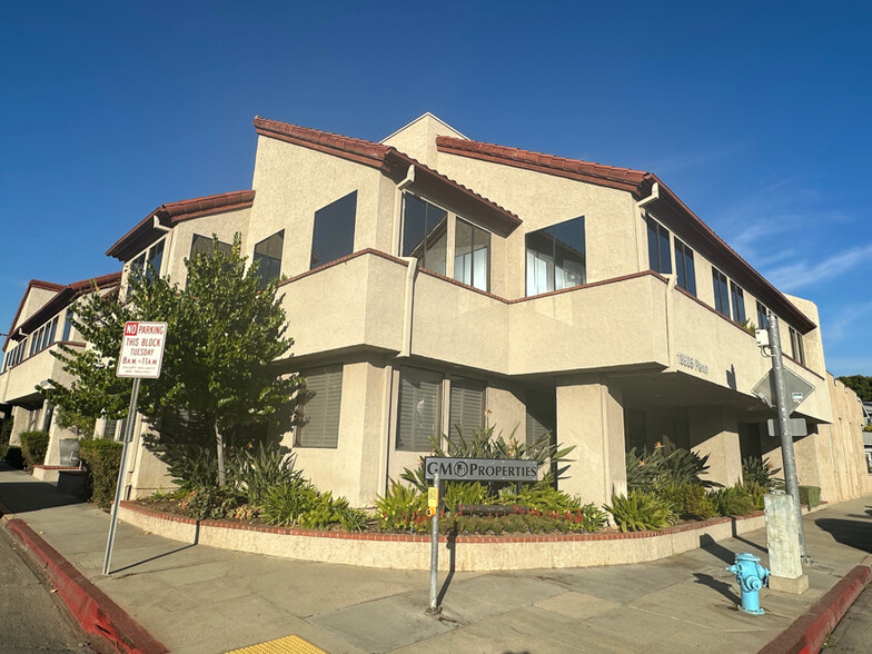 Primary Photo Of 13305 Penn St, Whittier Office For Lease