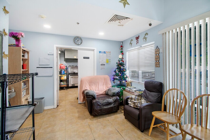 More Photos Of 820 15th St N, Saint Petersburg Assisted Living For Sale