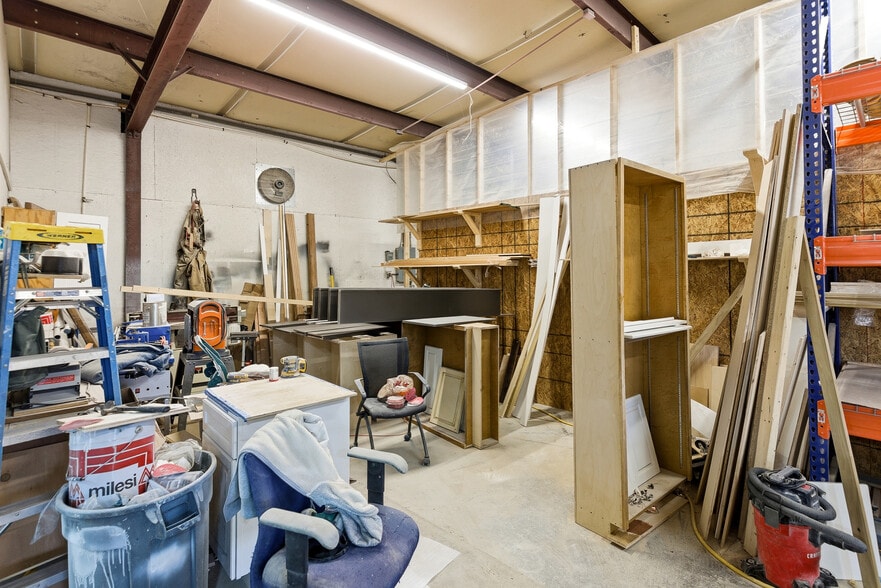 More Photos Of 961 Shallowford Rd NE, Kennesaw Warehouse For Sale