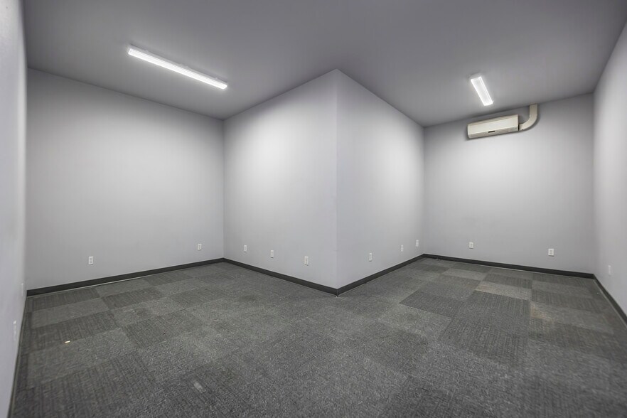 More Photos Of 323 6th St, Umatilla Industrial For Lease