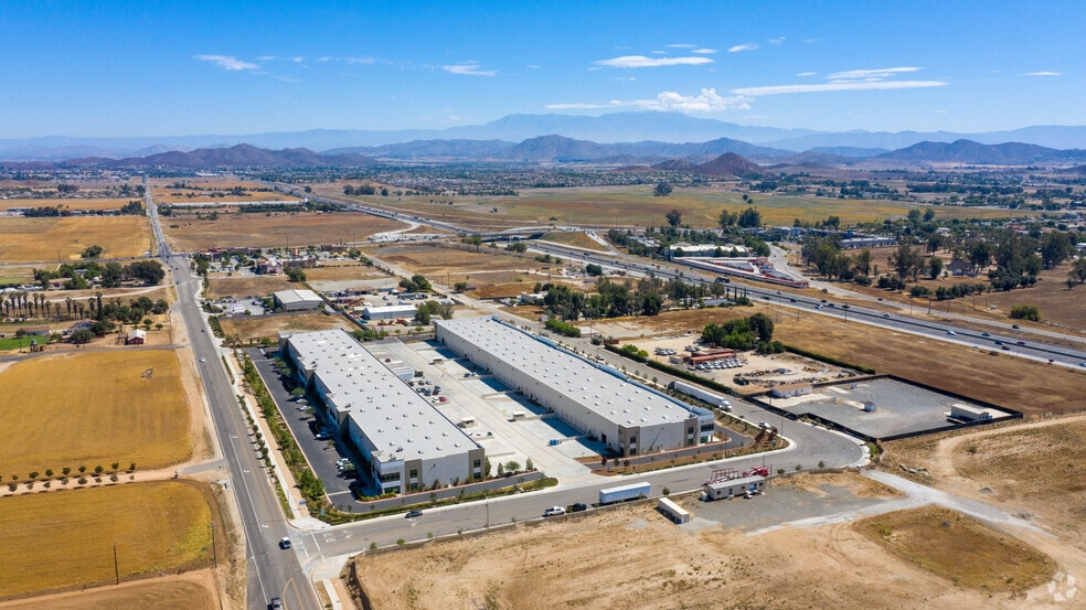 More Photos Of 33360 Zeiders Rd, Menifee Warehouse For Lease