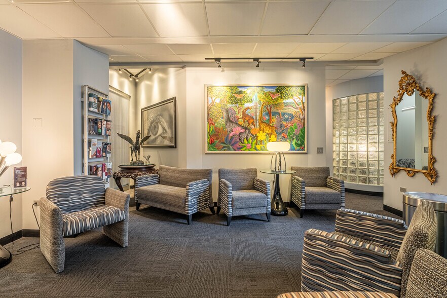 More Photos Of 50 E Washington St, Chicago Office For Sale