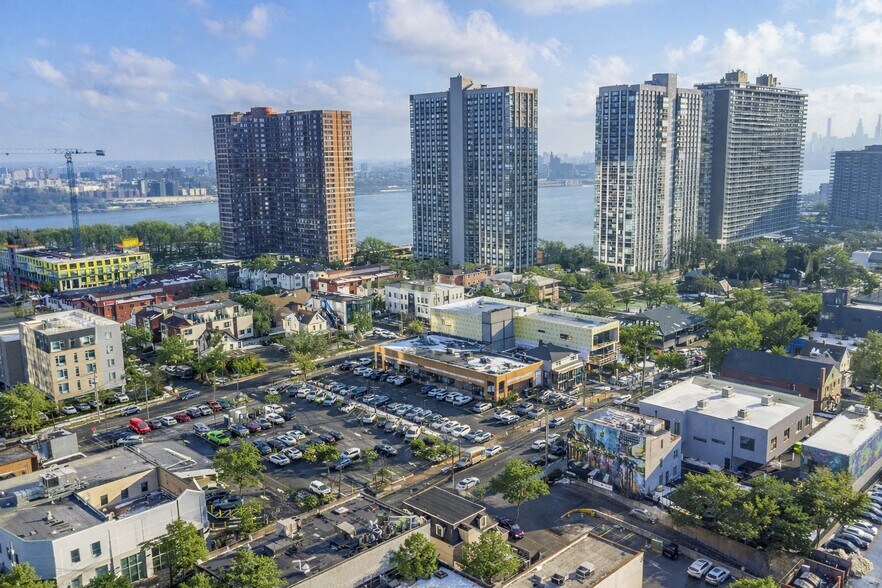More Photos Of 1618 Parker Ave, Fort Lee Freestanding For Lease