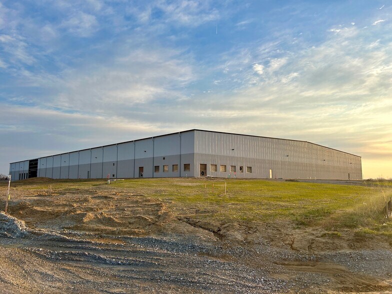 More Photos Of 11734 Industrial Park Dr, Elberfeld Warehouse For Lease