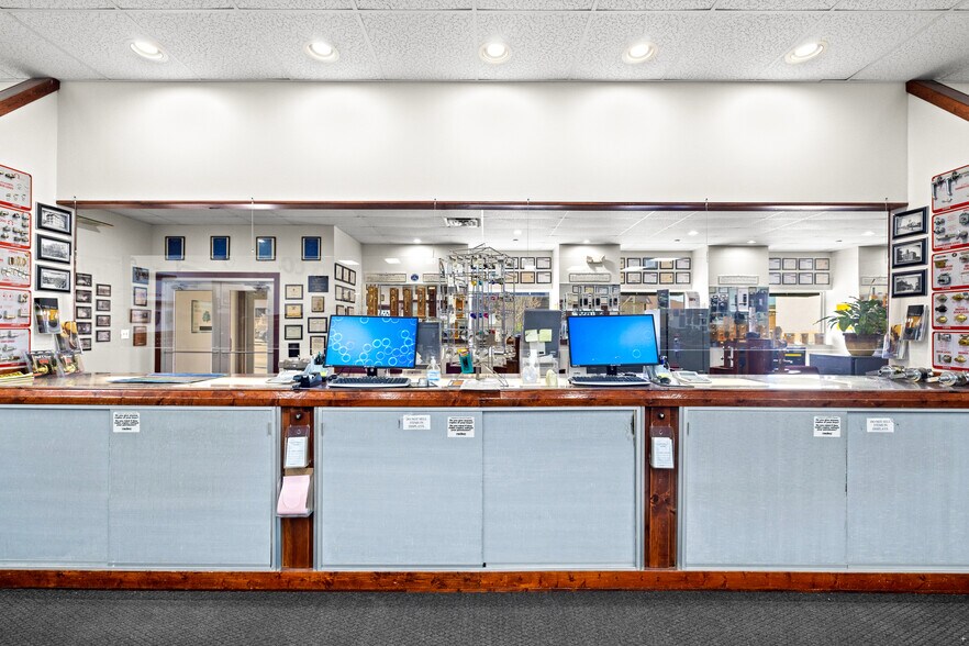 More Photos Of 622 N Central St, Knoxville General Retail For Sale