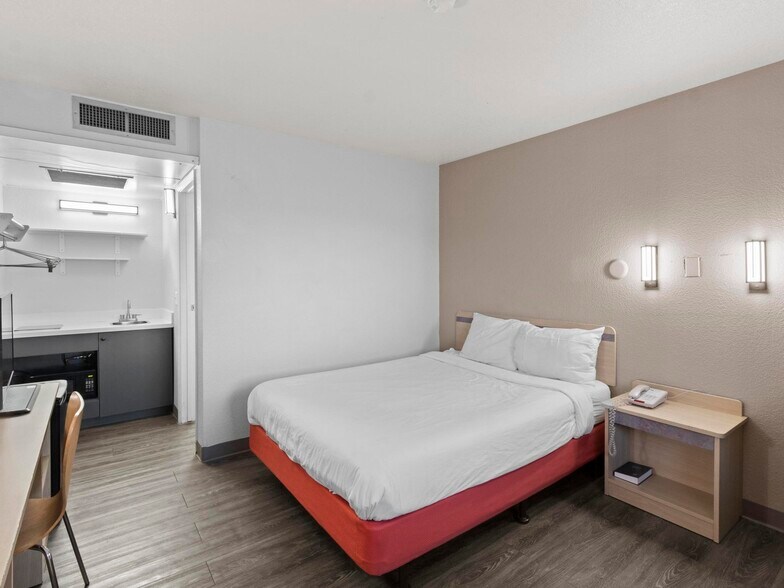 More Photos Of 1150 Wilkins Cir, Casper Hotel For Sale