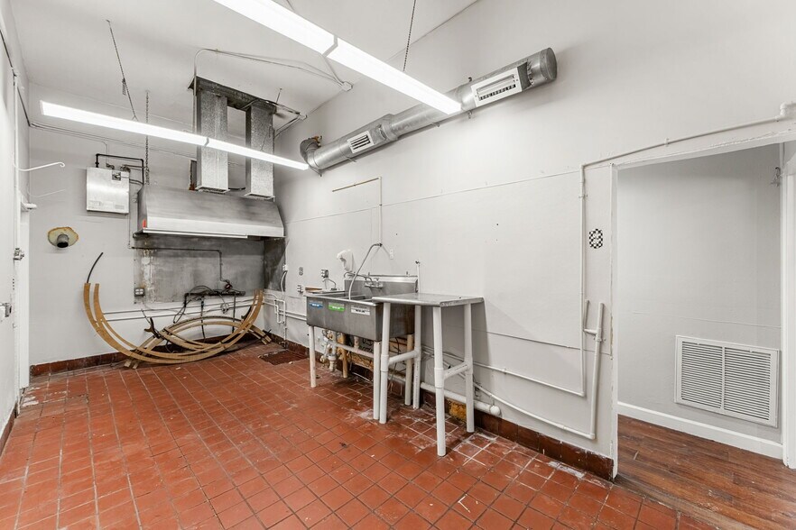 More Photos Of 820 E New Haven Ave, Melbourne Unknown For Lease