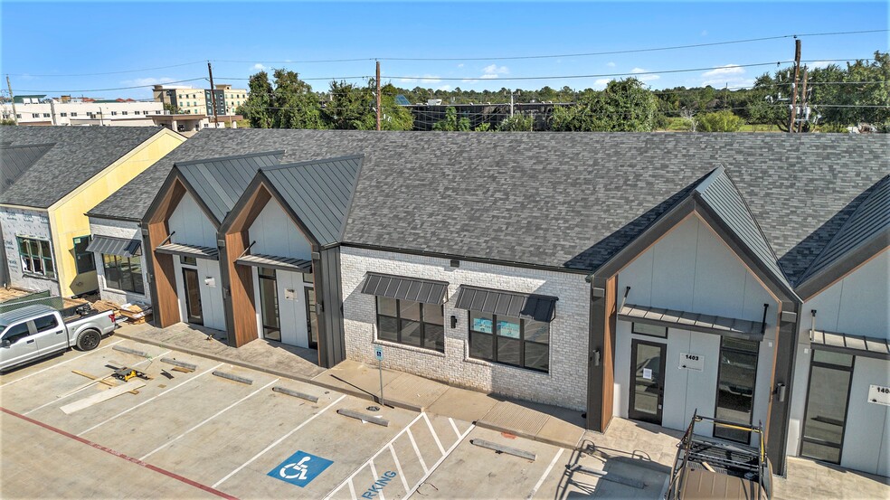 Primary Photo Of 1325 Main St, Katy Medical For Lease