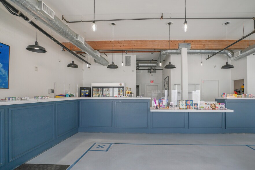 More Photos Of 353 S Palm Canyon Dr, Palm Springs Medical For Sale