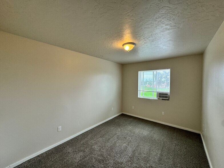 More Photos Of 308-318 W 3rd St, Cheney Apartments For Sale