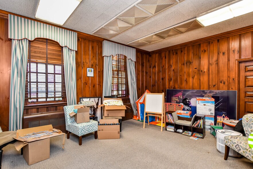 More Photos Of 429 N Main St, Greenville Office Residential For Sale