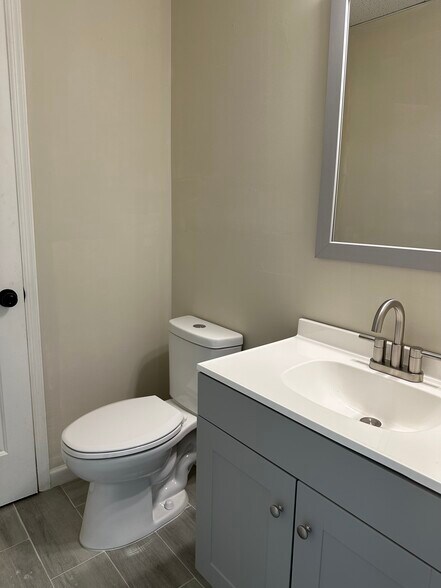 More Photos Of 425 E Crossville Rd, Roswell Office For Sale