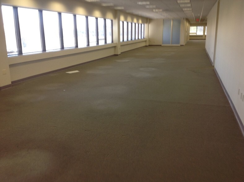 More Photos Of 527 Colman Center Dr, Rockford Office For Lease