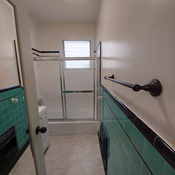 More Photos Of 626 S Cloverdale Ave, Los Angeles Apartments For Sale