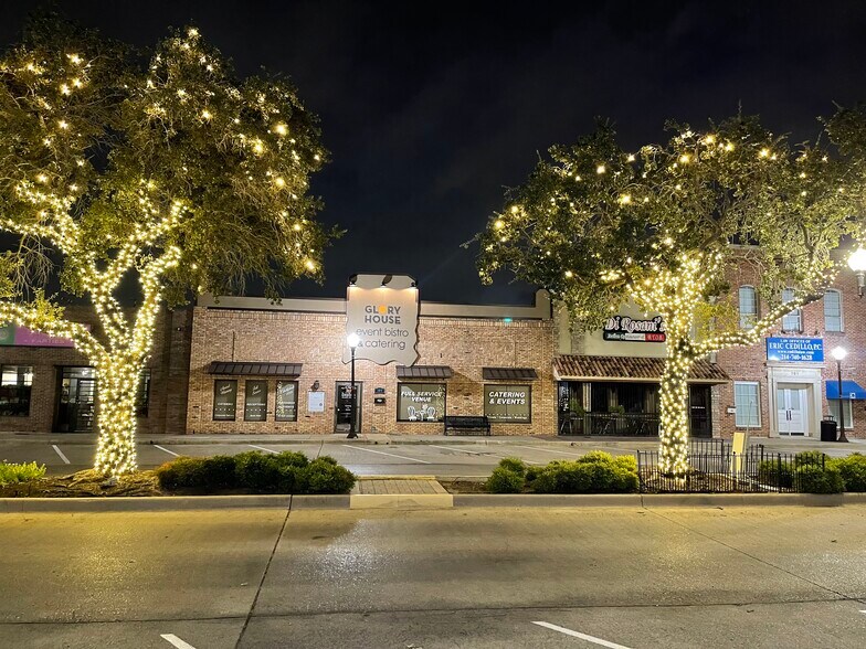 More Photos Of 109-111 S Main St, Irving Restaurant For Sale