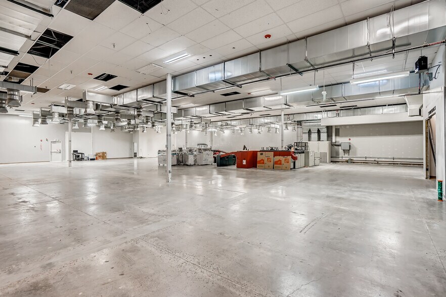 More Photos Of 6446 S Kenton St, Centennial Flex For Lease