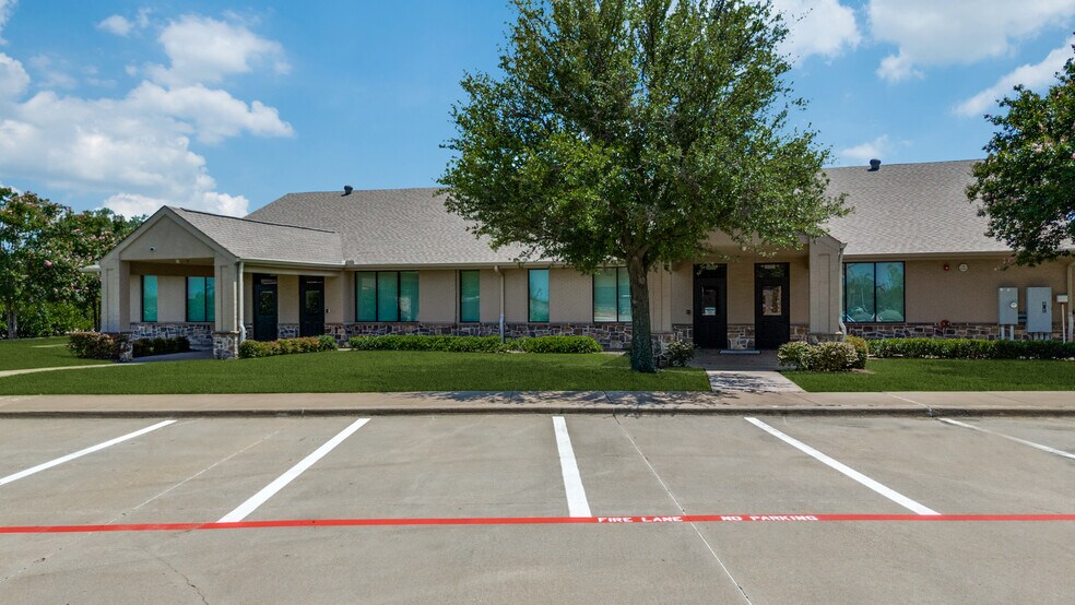 More Photos Of 6200 Stone Hill Farms Pky, Flower Mound Loft Creative Space For Sale