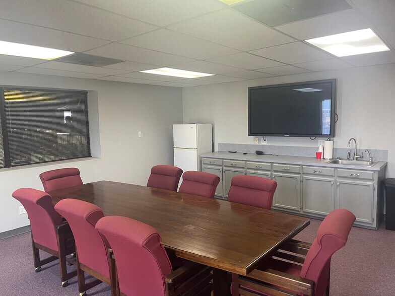 More Photos Of 715 W 81st St, Odessa Warehouse For Sale