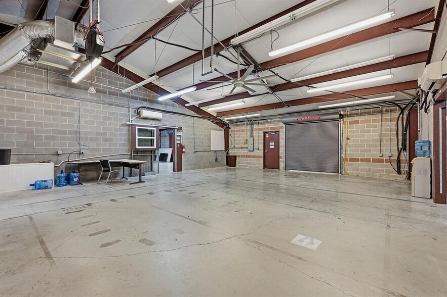 More Photos Of 2100 E Highway 290, Dripping Springs Flex For Lease