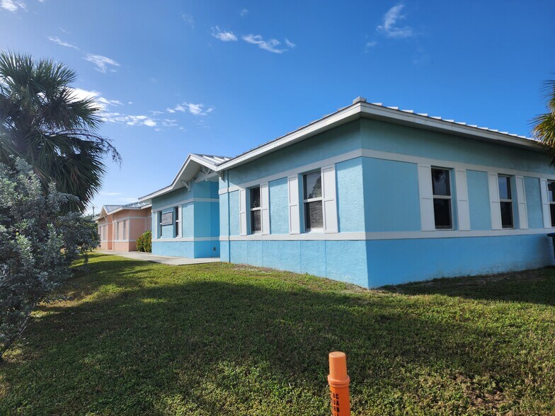 More Photos Of 8359 Stringfellow Rd, Saint James City Medical For Lease