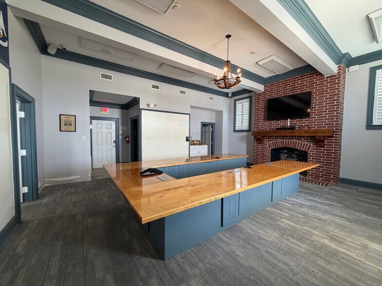 More Photos Of 3010 Country Club Rd, Lake Charles Loft Creative Space For Lease