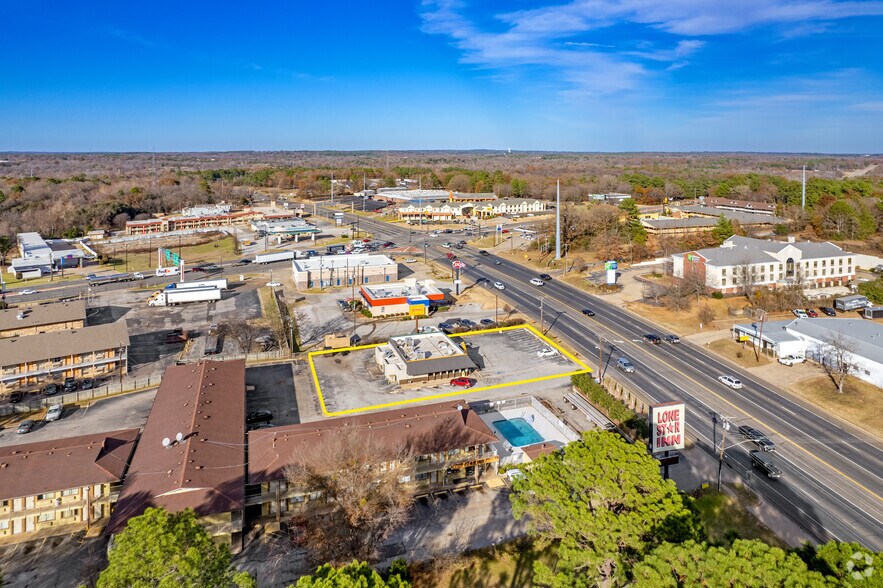 More Photos Of 3422 W Gentry Pkwy, Tyler Restaurant For Lease