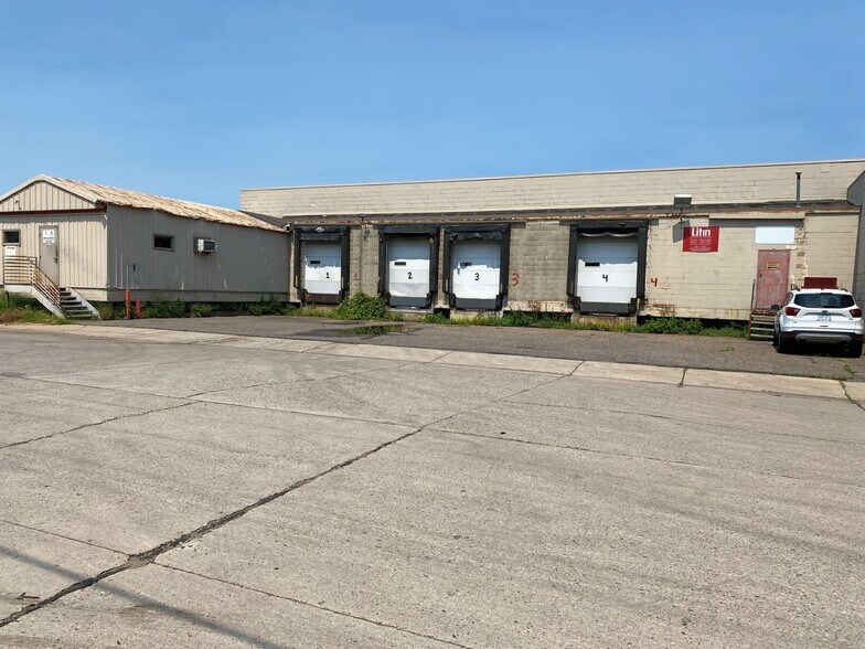 More Photos Of 3003 Pacific St, Minneapolis Distribution For Lease