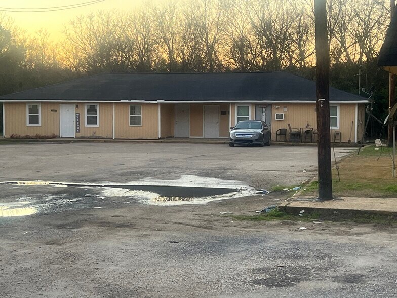 More Photos Of 2553 Lower Wetumpka Rd, Montgomery Apartments For Sale